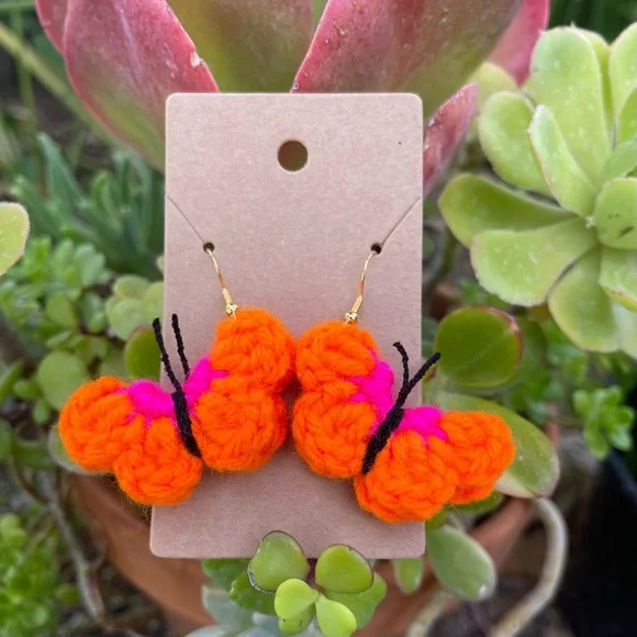 ๐HP๐Handmade Crochet Hot Pink & Neon Orange Butterfly Earrings - Picture 1 of 2